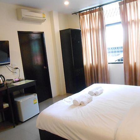 The Bang Khun Phrom Suites Bangkok Habitación foto